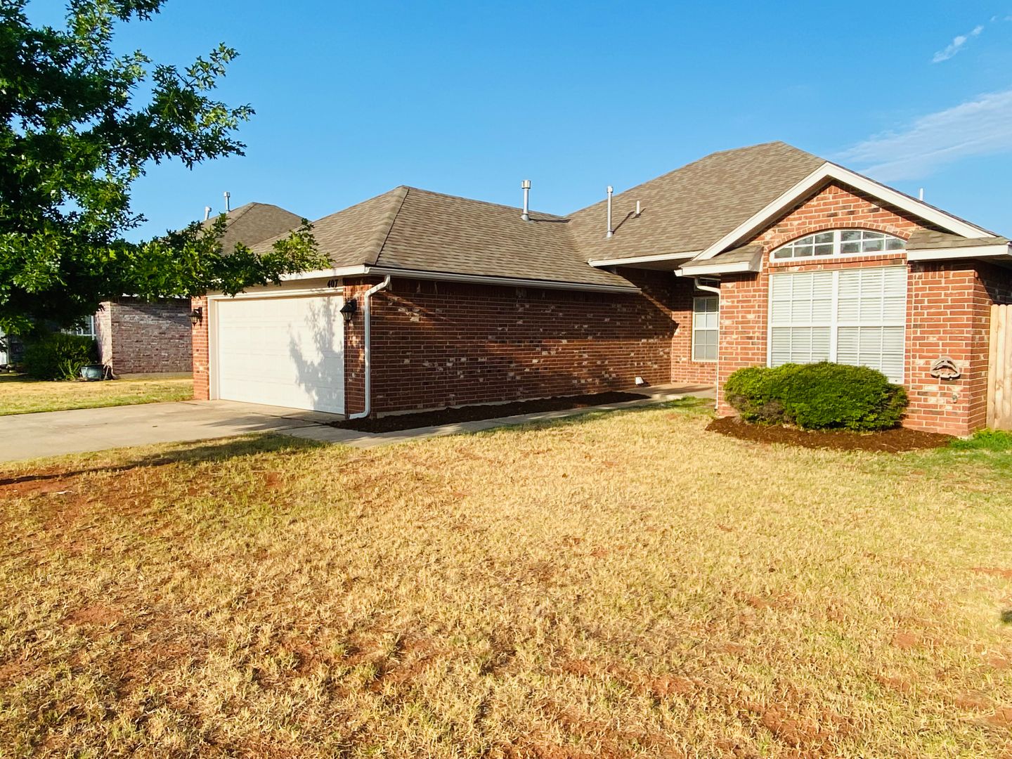 Mustang House: 407 S Pointe Lane