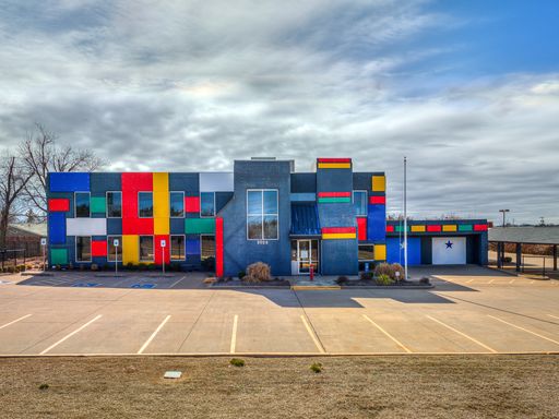 13,327 SF Stand-Alone Commercial Building + Digital Billboard + East Edmond – photo 1