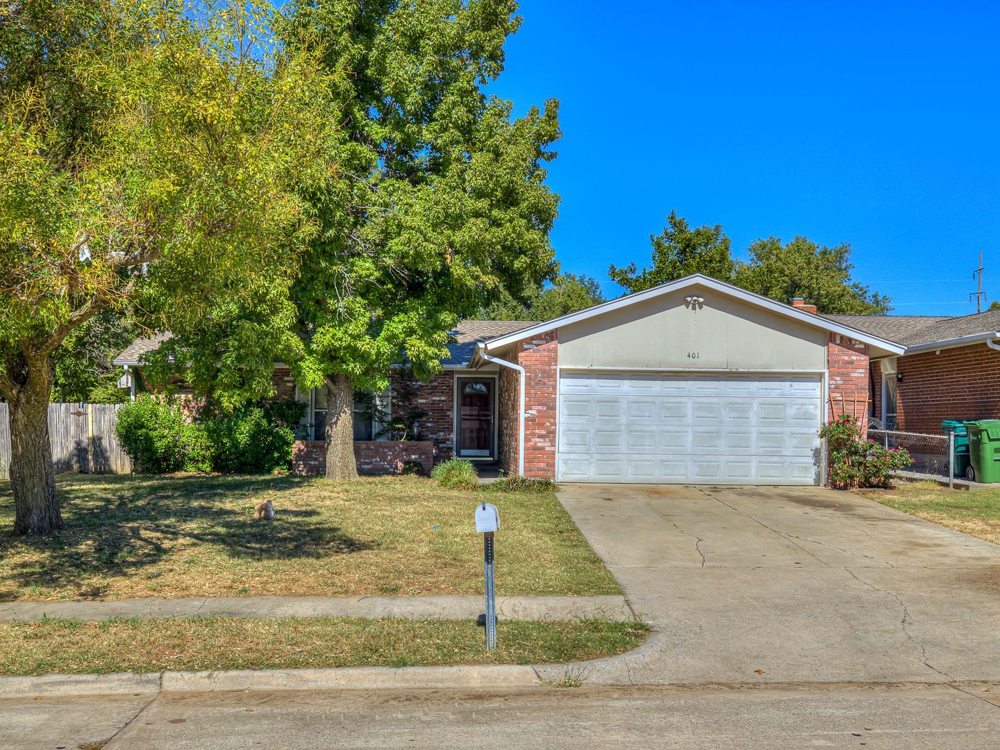 Yukon House: 401 Oak Creek Drive