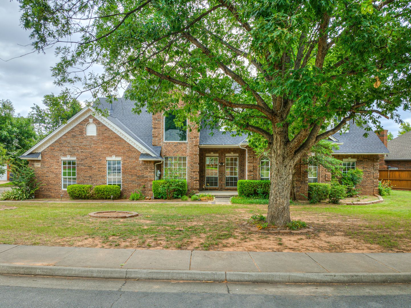 Edmond House: 1104 Fox Lake Ln