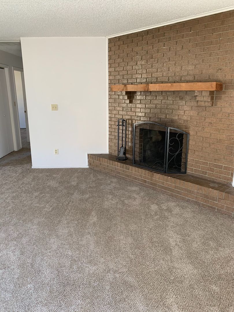 SPRINGFIELD Apartment: 3353 E SUNSET ST