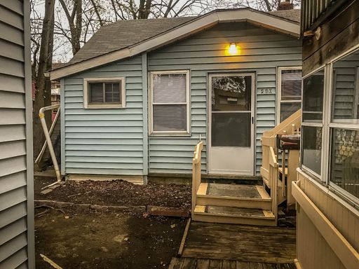 A BEAUTIFUL STUDIO APARTMENT: GROUND FLOOR, SEPARATE ENTRANCE, LAUNDRY, FLAT FEE FOR ALL UTILITIES – photo 1
