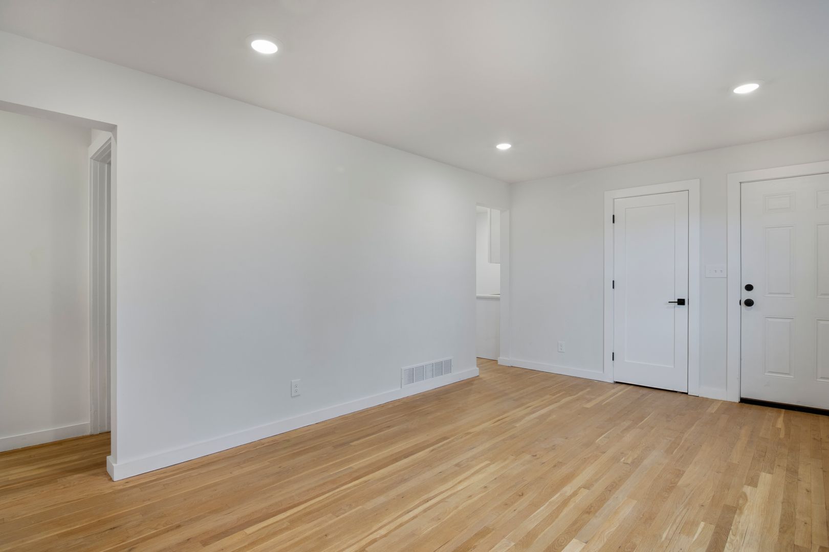 Edison Apartment: 4 Morris Ave