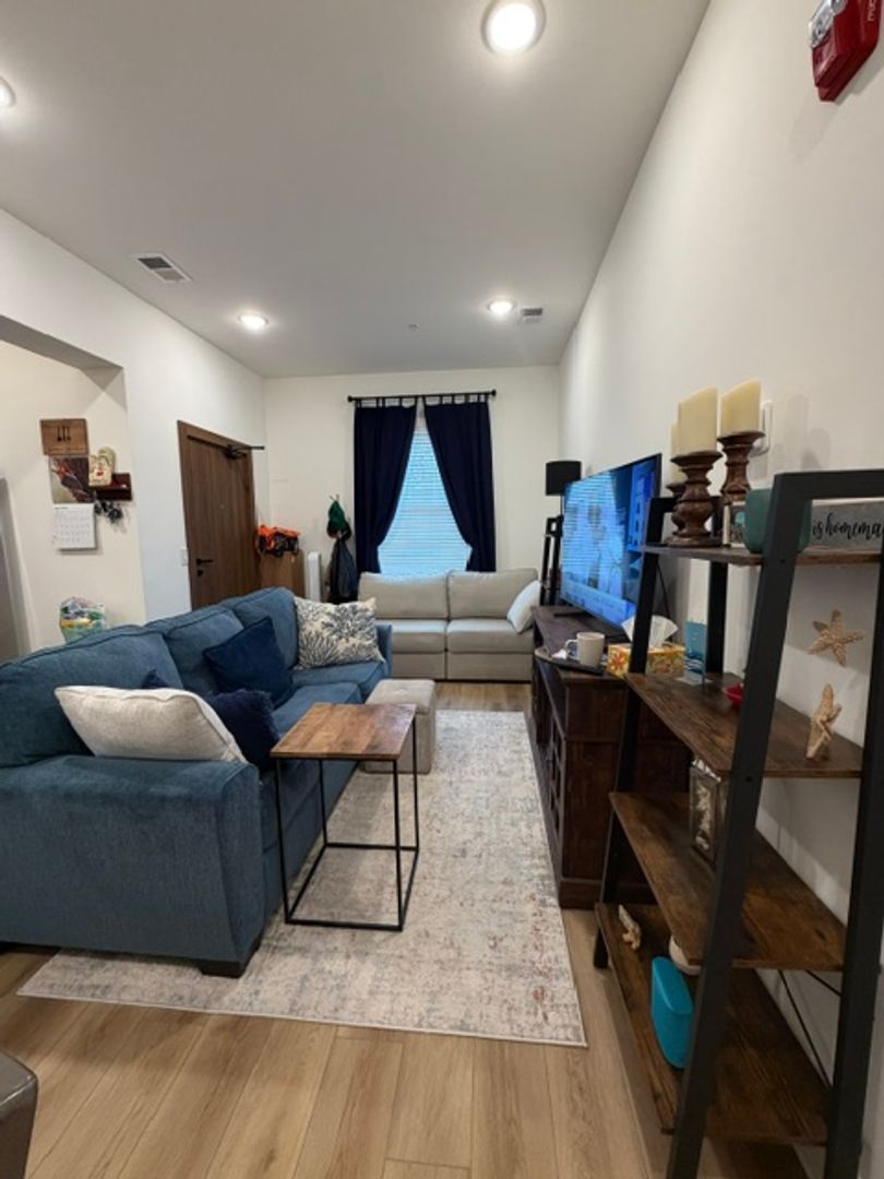 Metuchen Apartment: 195 Main St