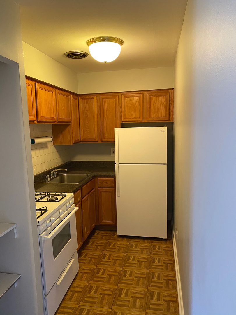 Chicago Apartment: 5750 N. Kenmore