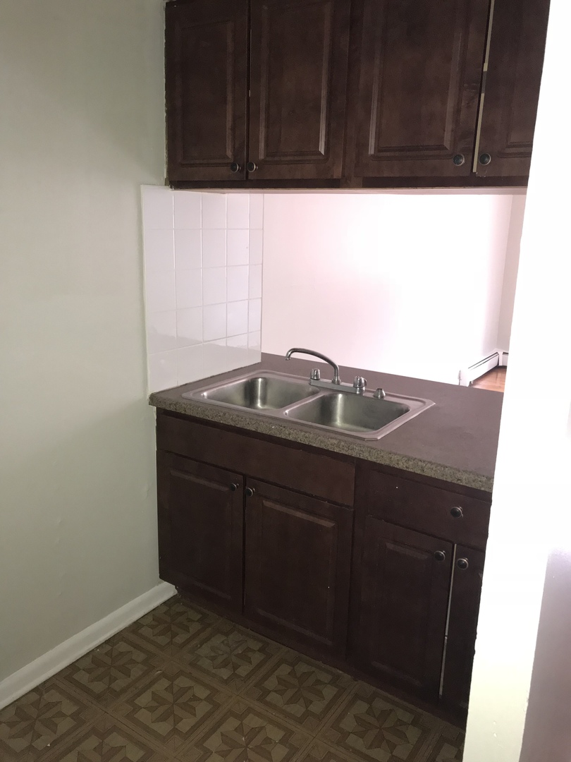 Chicago Apartment: 5750 N. Kenmore
