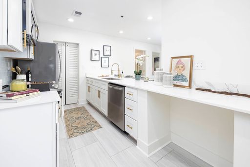 Ilion: Discover Unparalleled Elegance in Our Two-Bedroom Luxury Apartments – photo 1