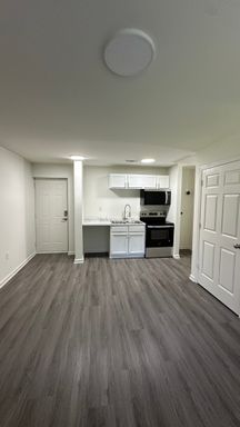 1 Bedroom Apartment in Grove Park – photo 1