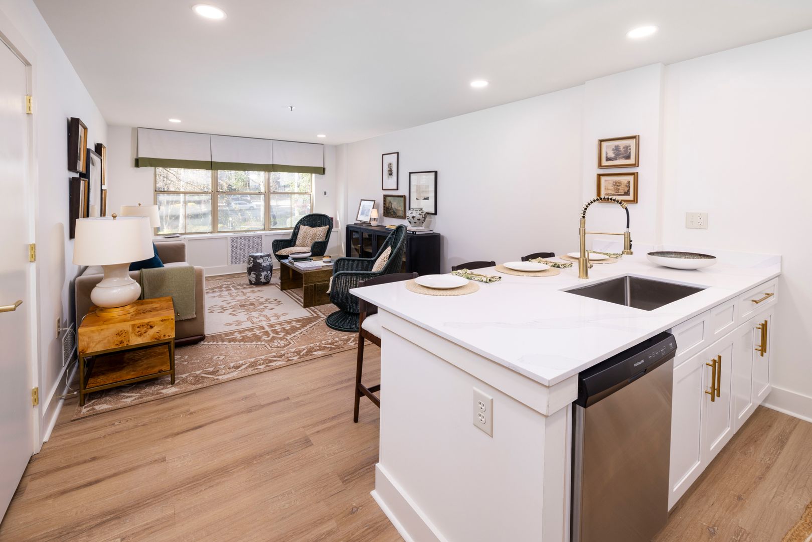 Decatur Apartment: 1861 Clairmont Rd