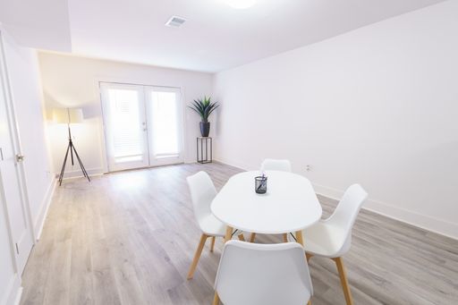 $1099-1Bed 1Bath Rent Includes Water, Trash and Sewage Downtown East Point, Atlanta! – photo 1