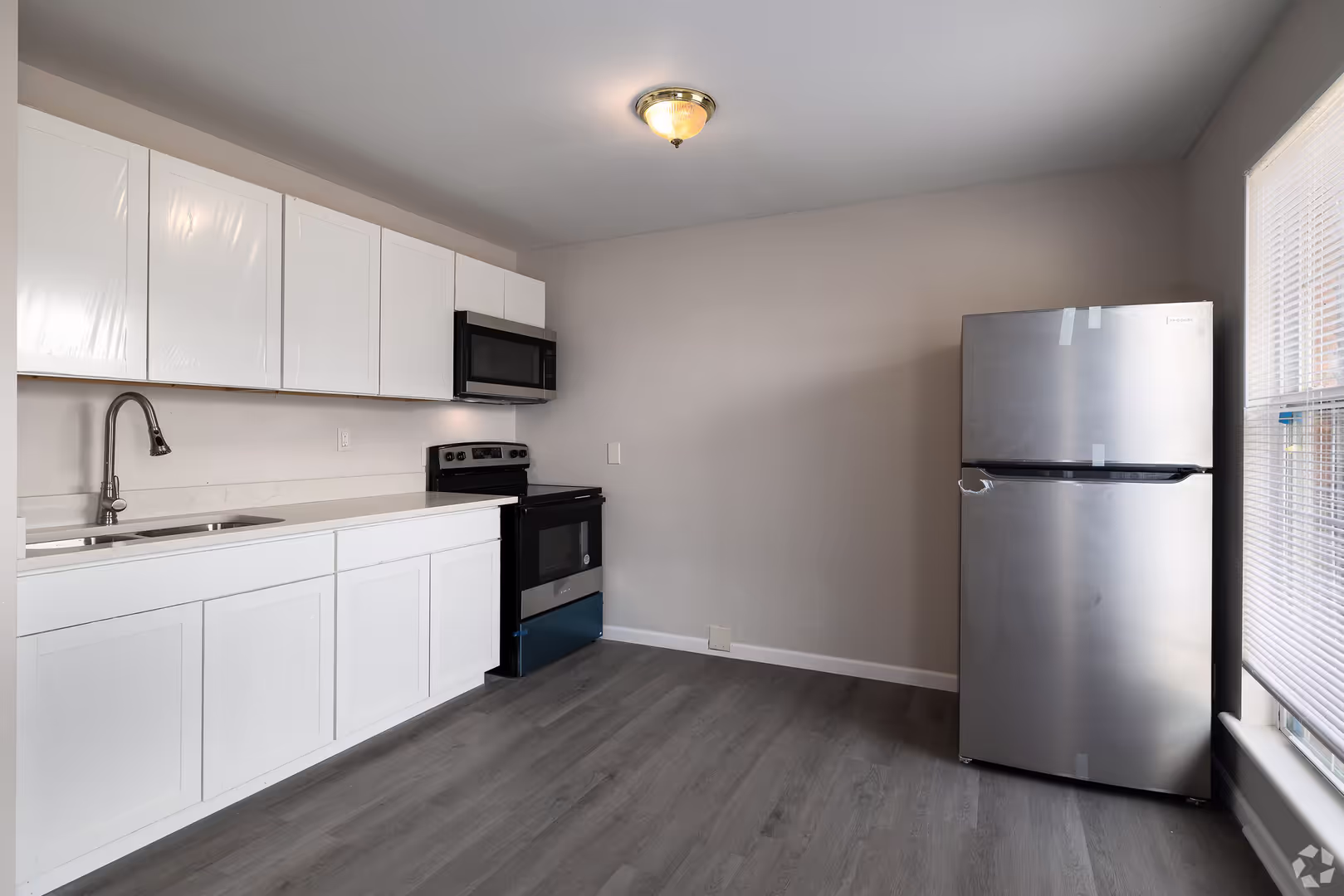 Carbondale Apartment: 1000 E Grand Ave