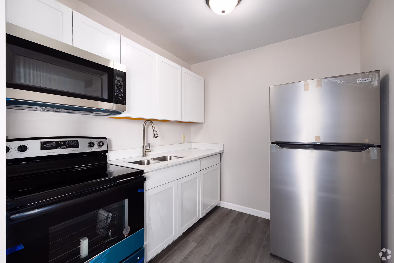 Carbondale Apartment: 1000 E Grand Ave