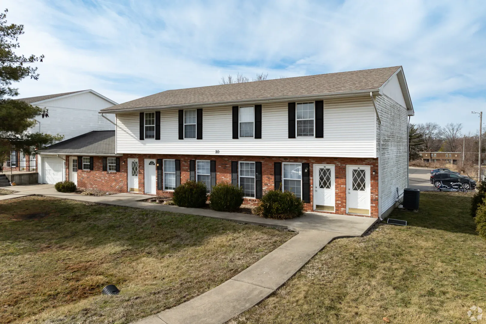Carbondale Apartment: 1000 E Grand Ave