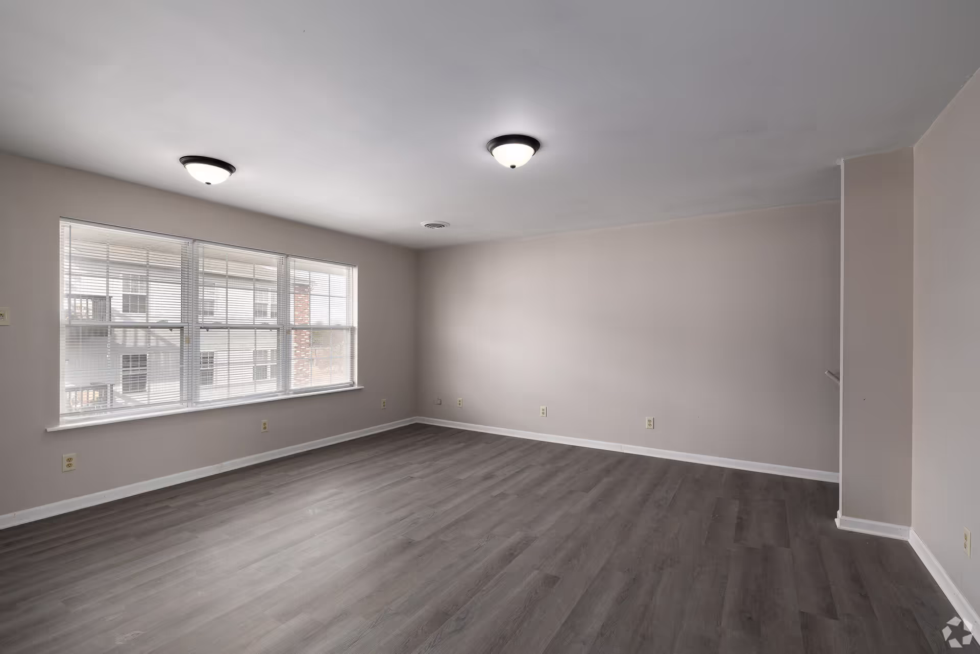1000 E Grand Ave 6 of 12