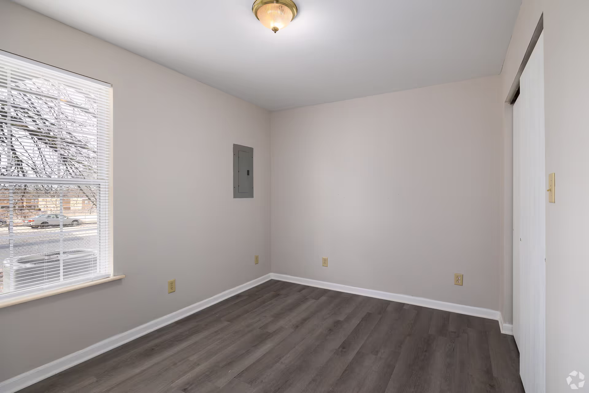 1000 E Grand Ave 10 of 12