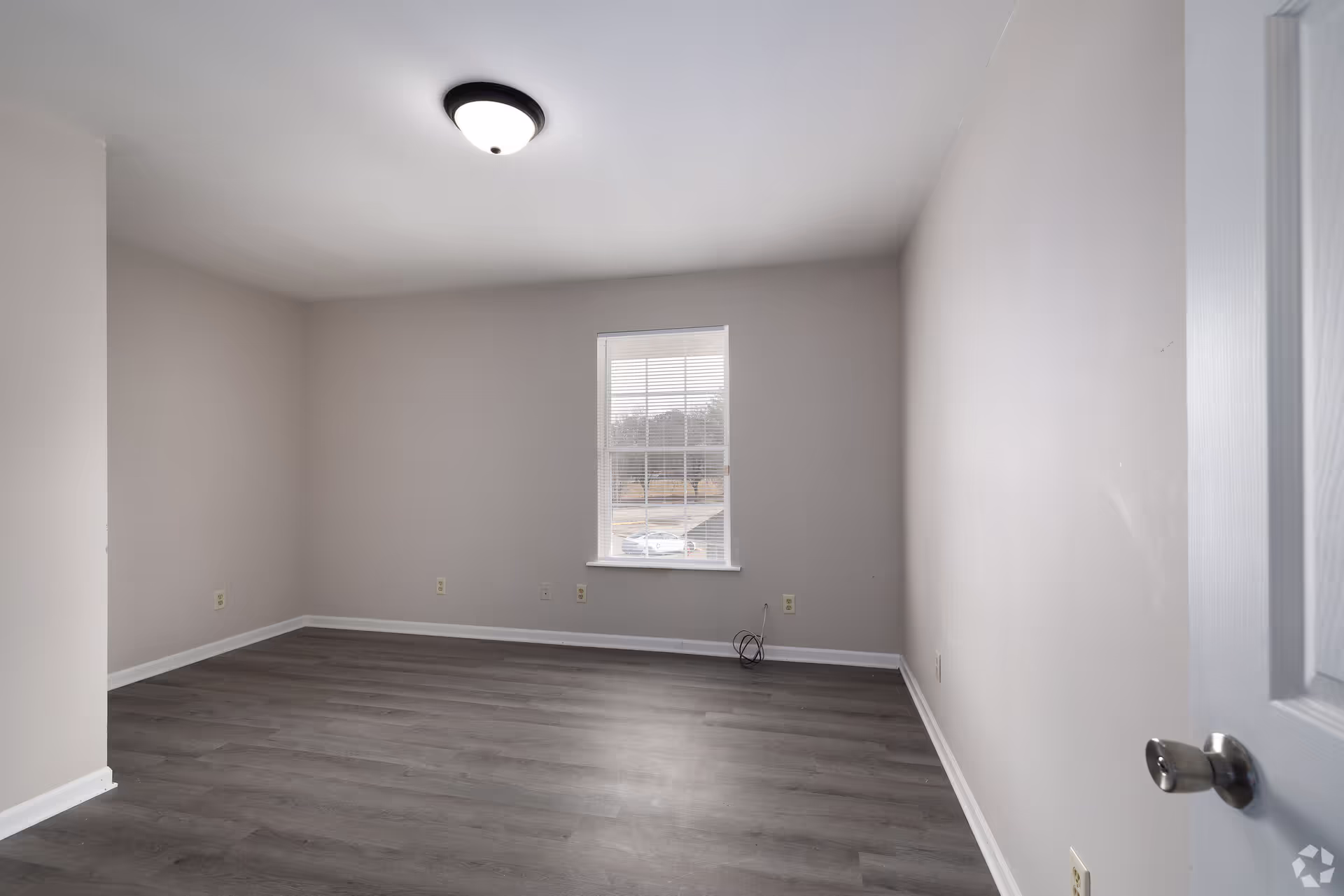 1000 E Grand Ave 5 of 12