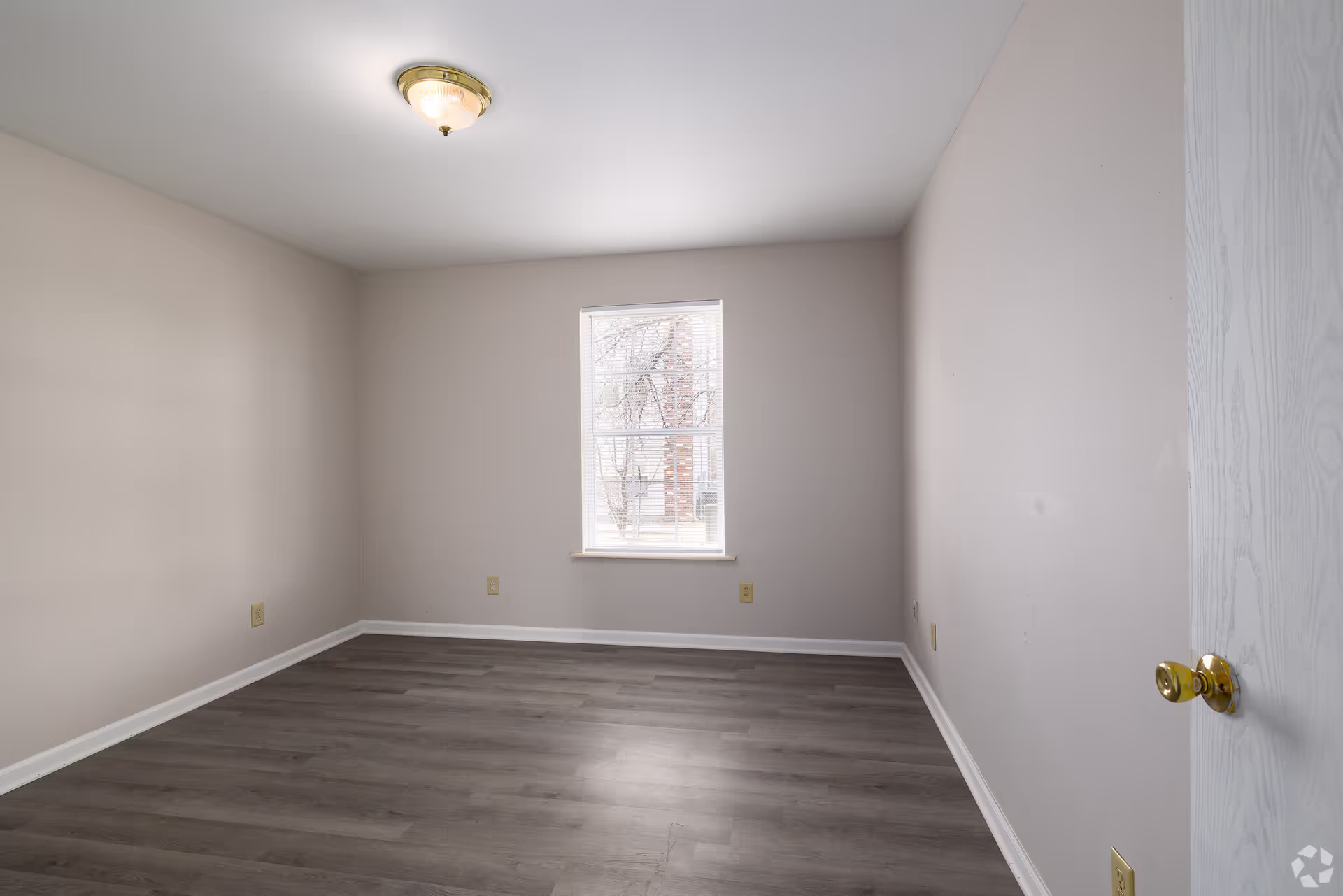 1000 E Grand Ave 7 of 12