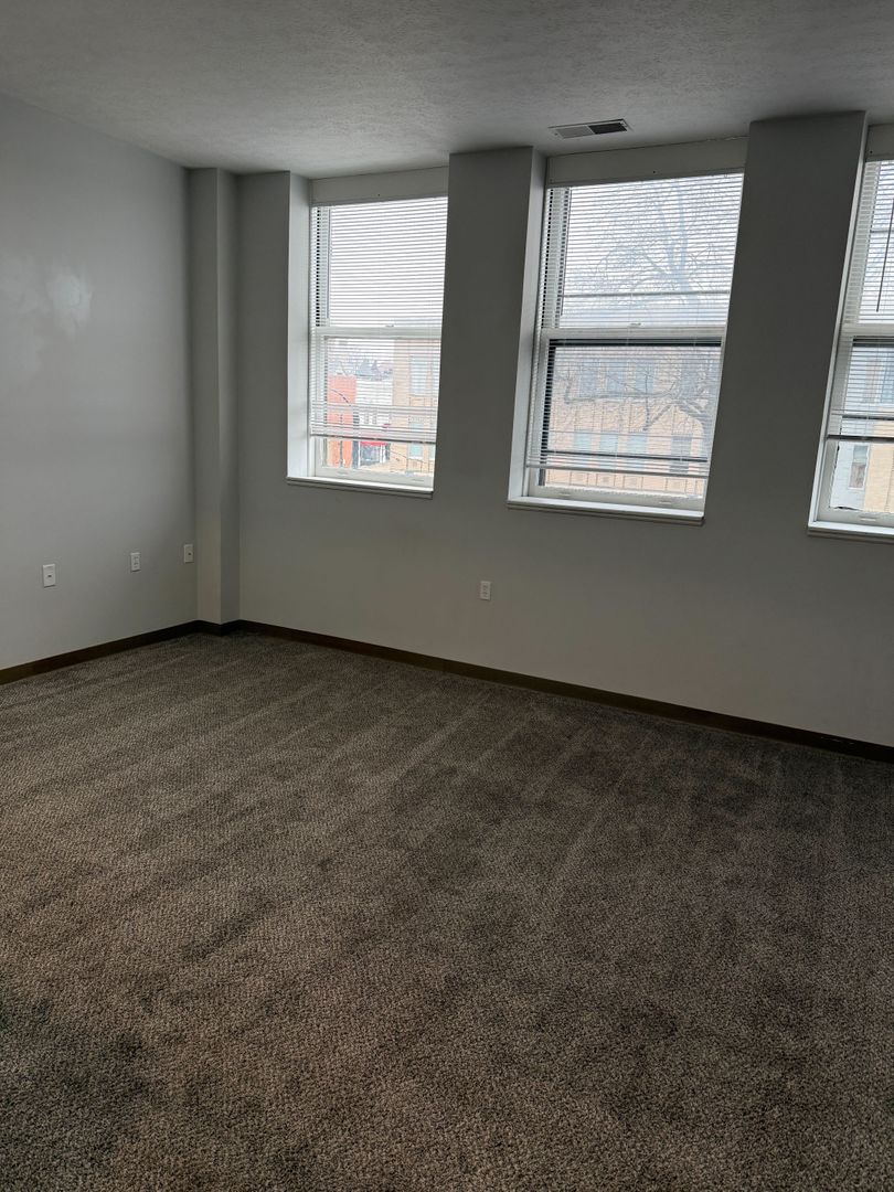 Massillon Apartment: 59 Lincoln Way E