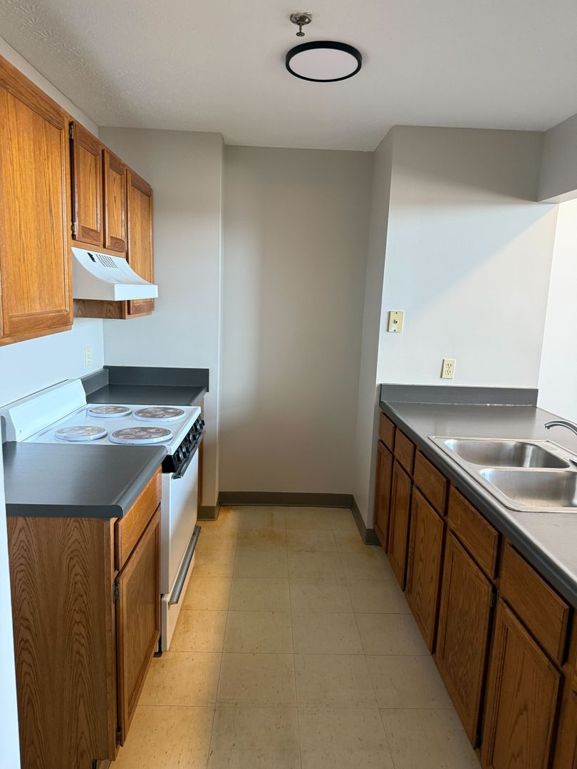 Massillon Apartment: 59 Lincoln Way E