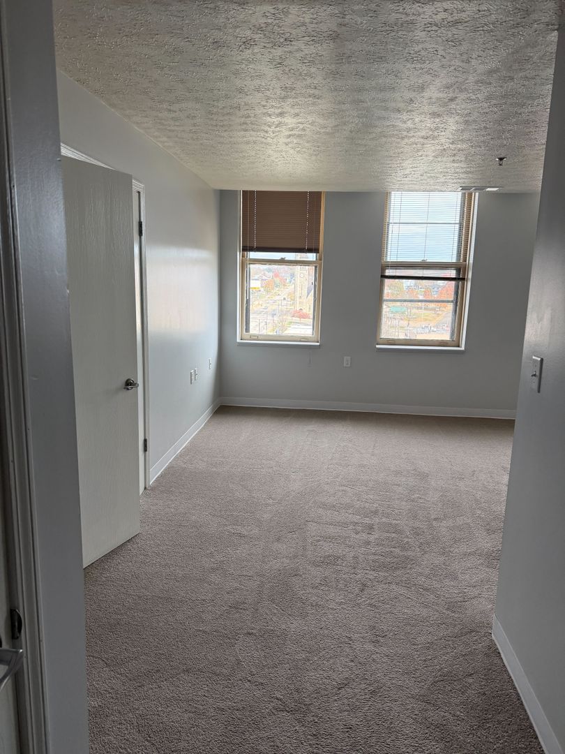 Massillon Apartment: 59 Lincoln Way E