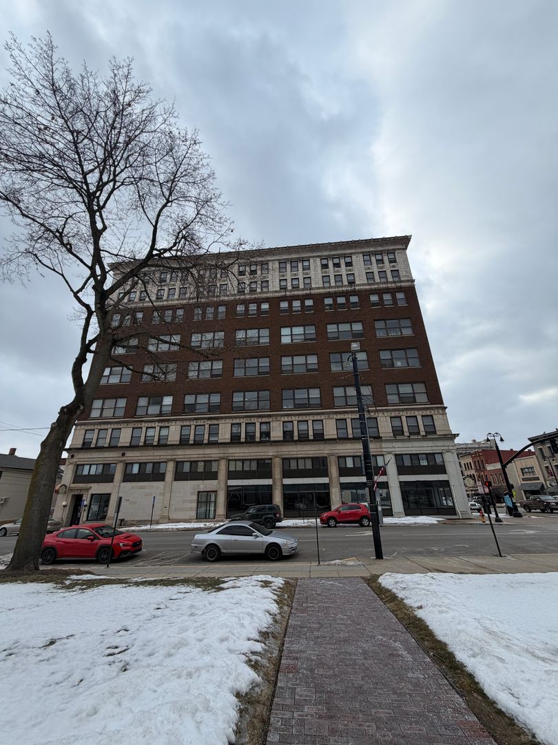 Massillon Apartment: 59 Lincoln Way E