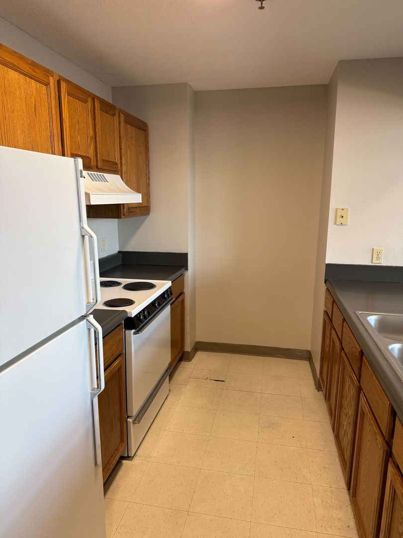 Massillon Apartment: 59 Lincoln Way E