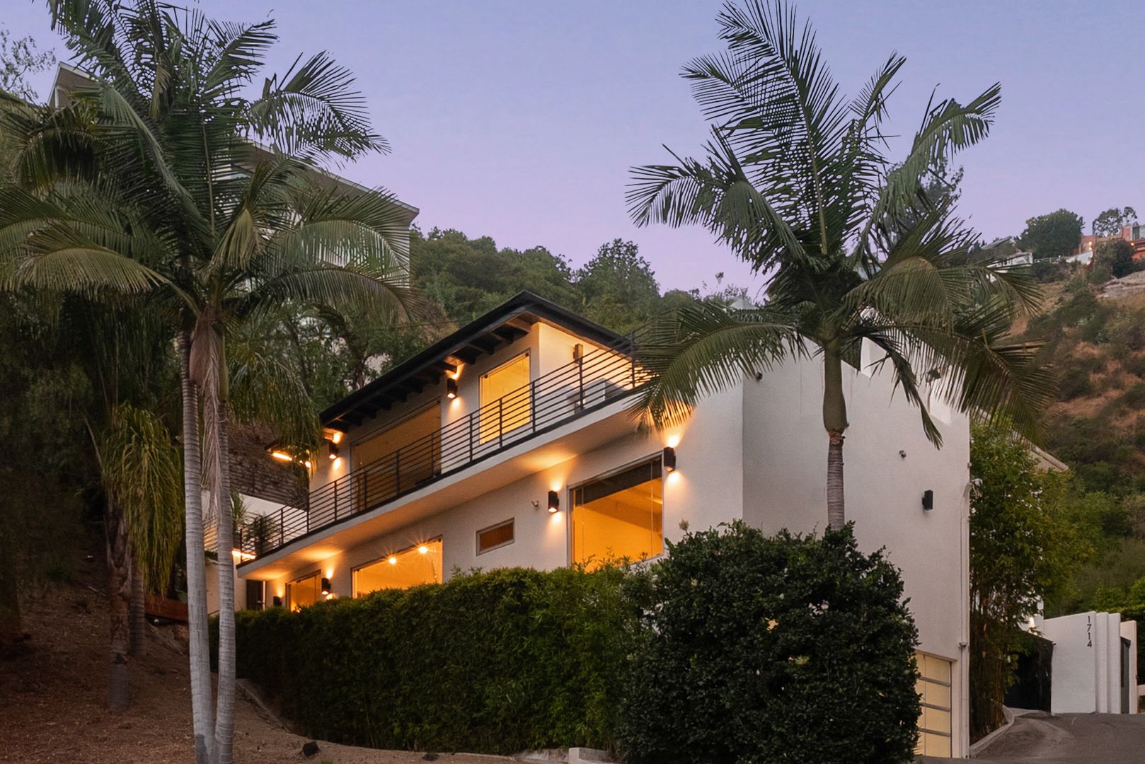 Los Angeles House: 1716 Queens Ct