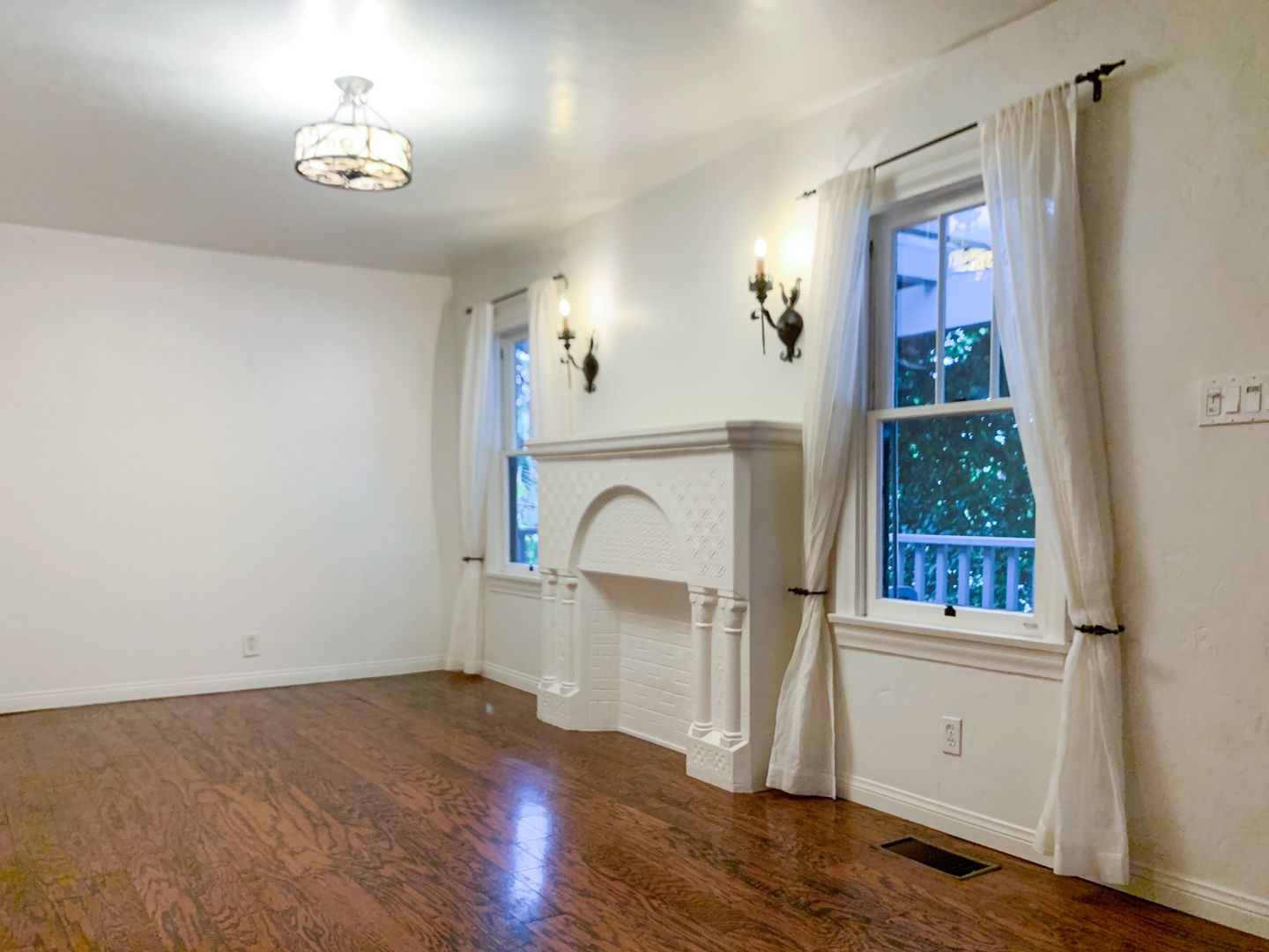 Los Angeles Apartment: 2916 Marathon St.