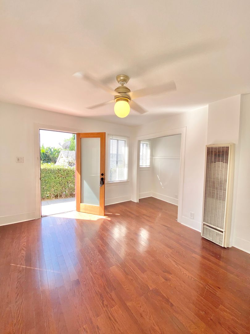 Los Angeles Apartment: 1159 Hyperion Ave