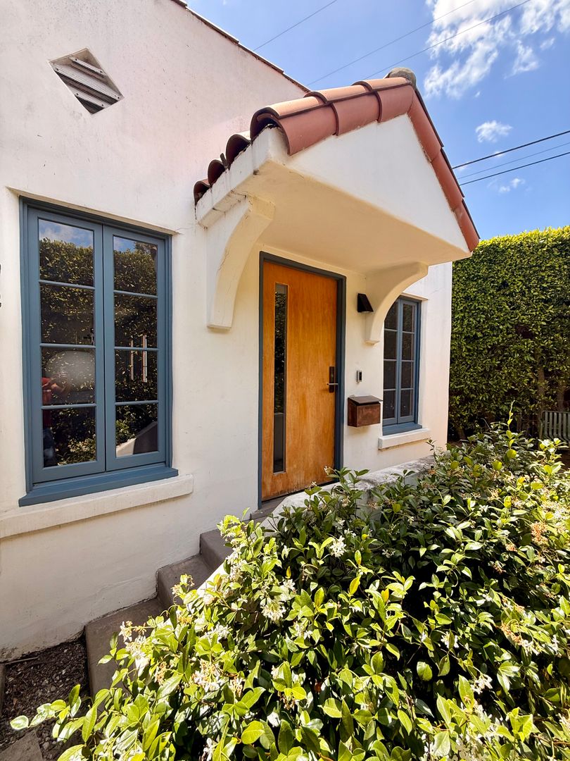 Los Angeles Apartment: 4246 Lexington Ave