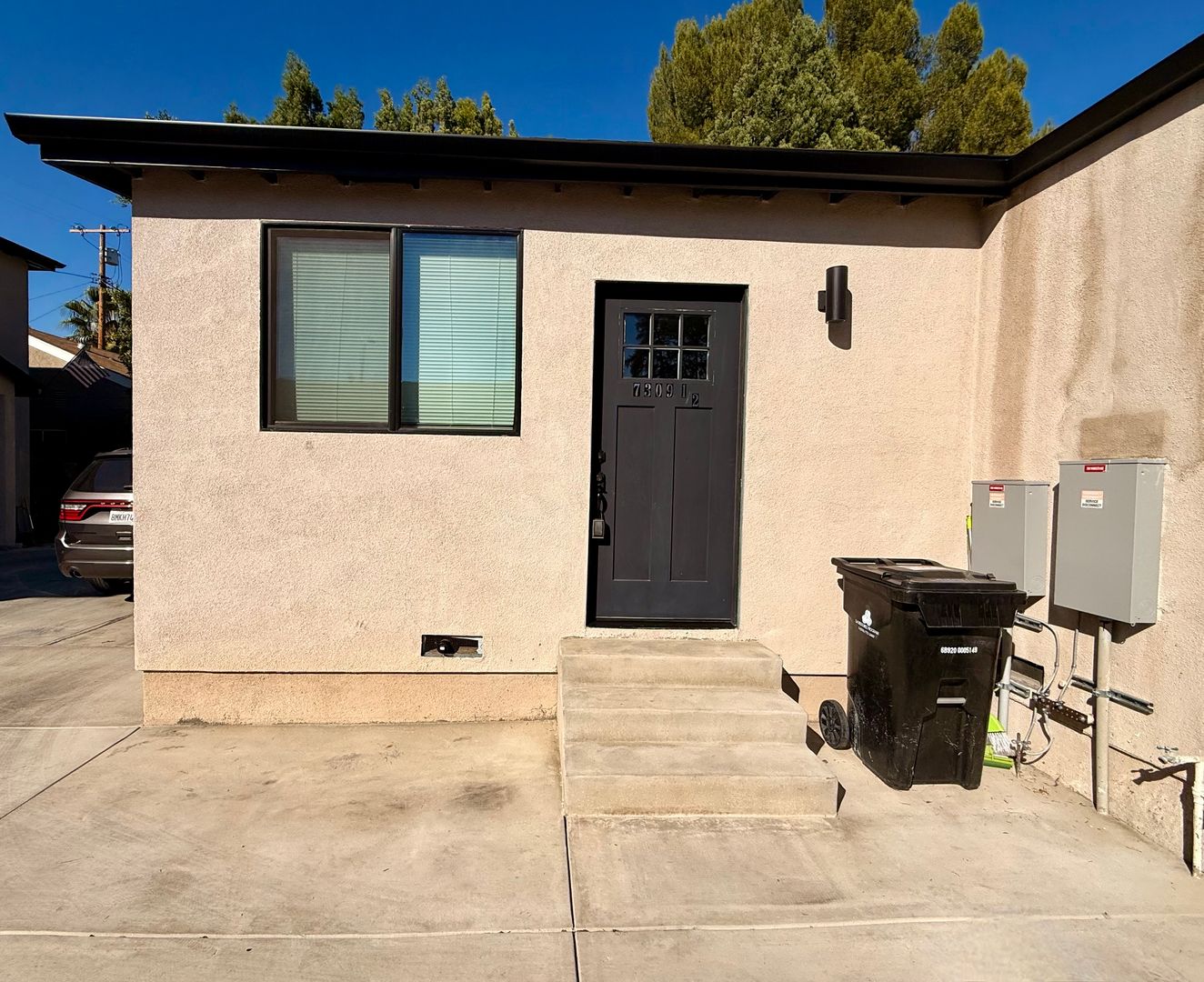 Reseda Apartment: 7309 Yarmouth Ave