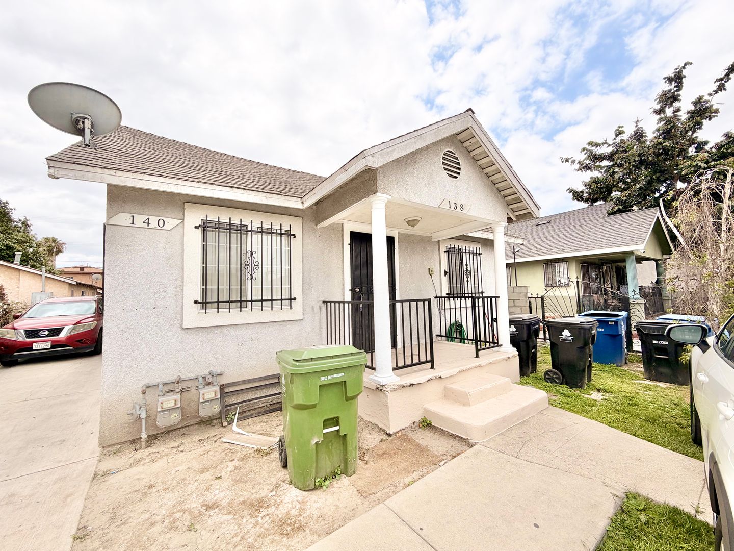Los Angeles Apartment: 138 W 93rd St