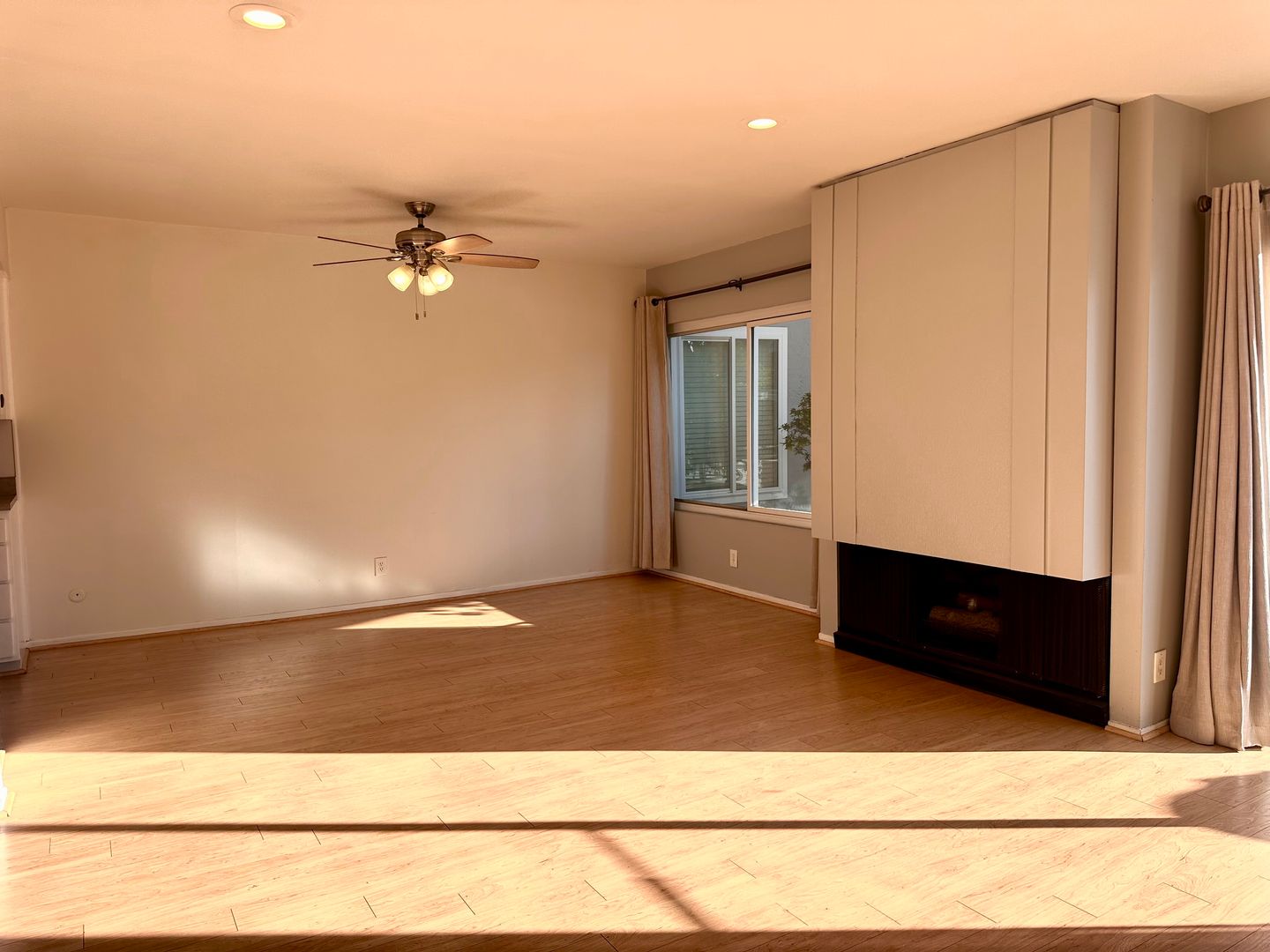 Culver City Condo: 5870 Green Valley Circle #121