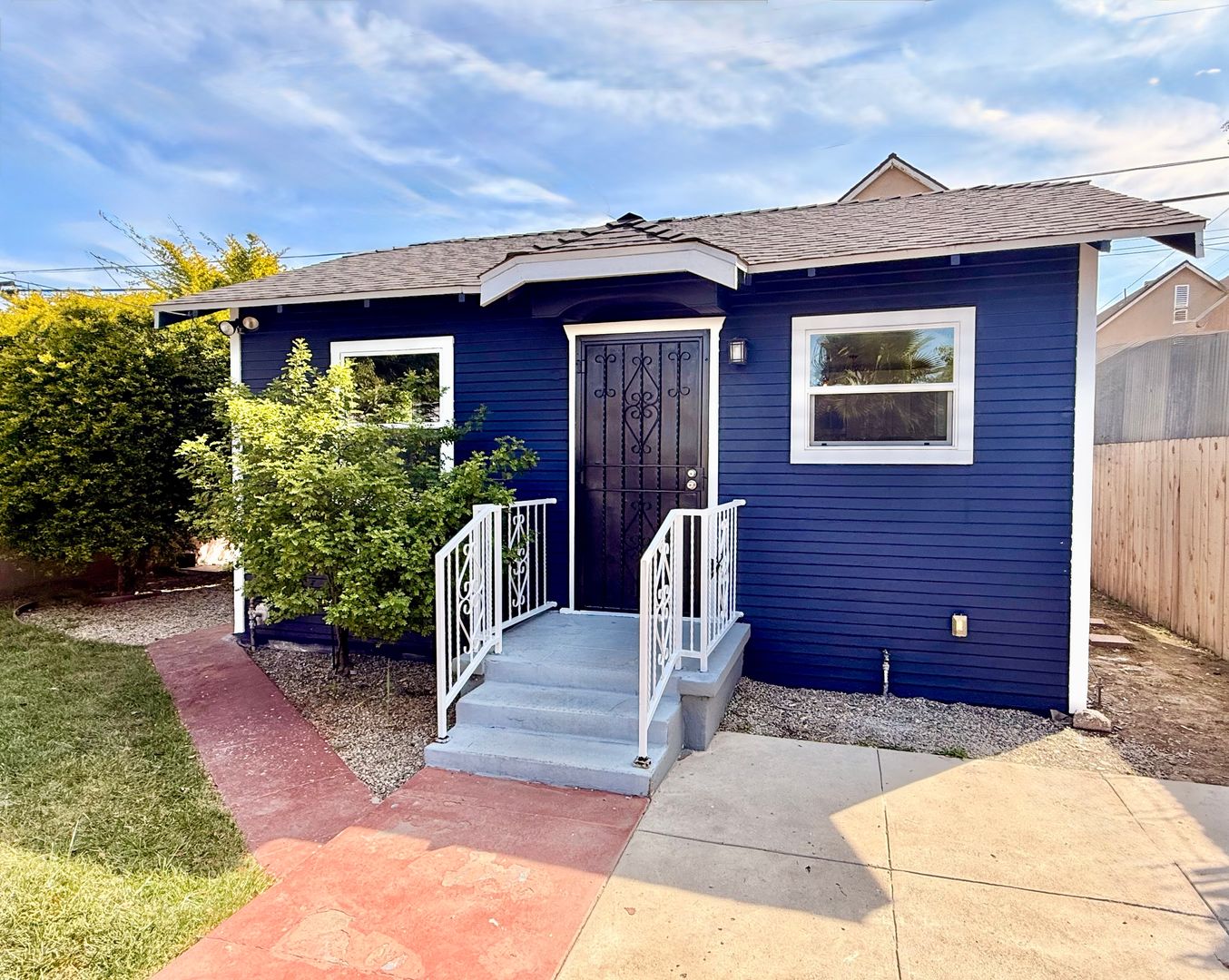 Los Angeles Apartment: 3774 S Gramercy Pl