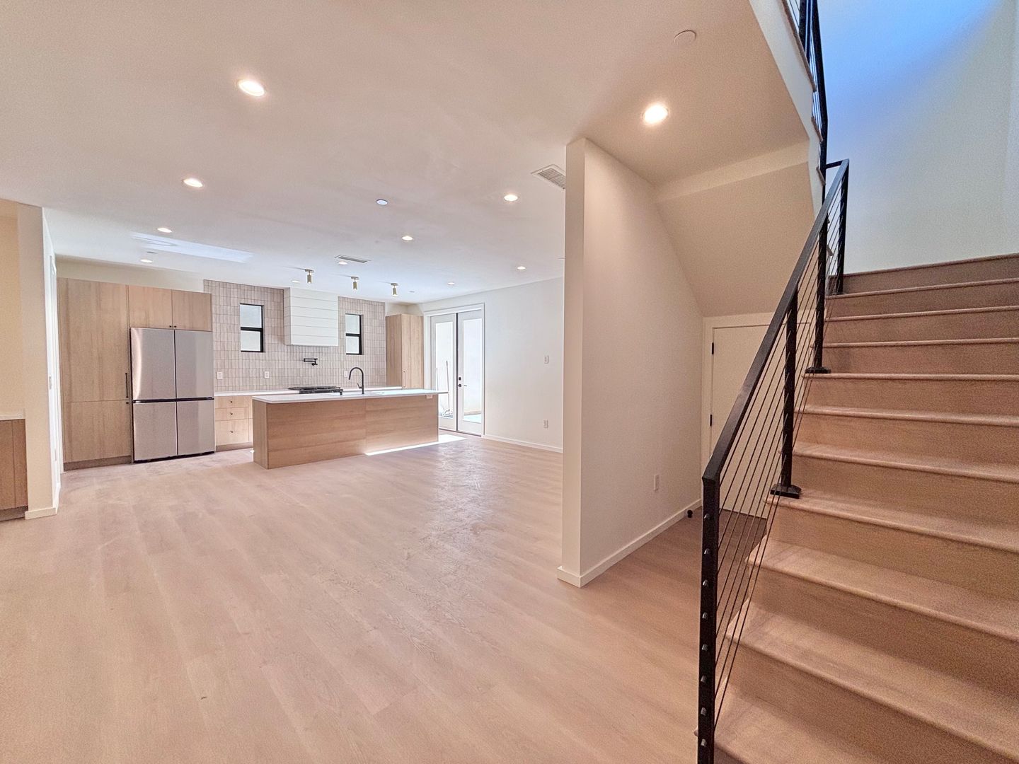 Reseda Apartment: 17852 Saticoy St