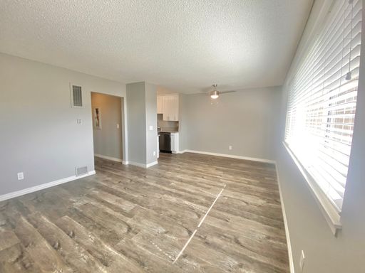 Spacious Top Floor 2-BR/1-BA with Stunning Views of Echo Park/Silverlake – photo 1