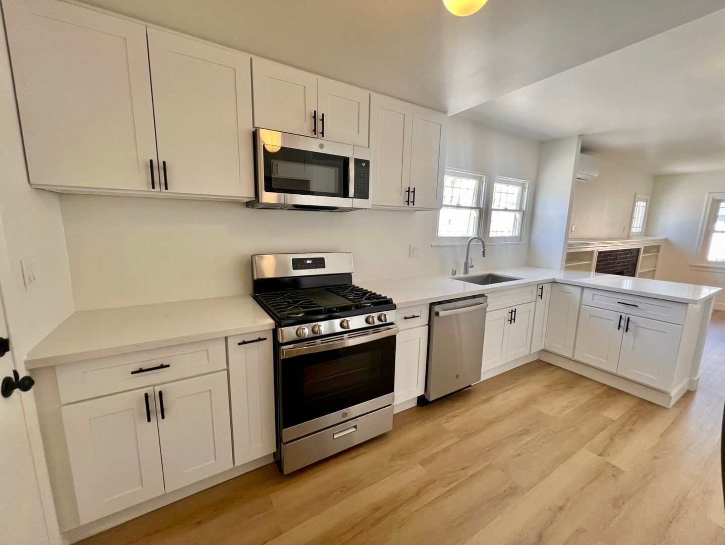 Los Angeles Apartment: 3007 Dalton Ave.