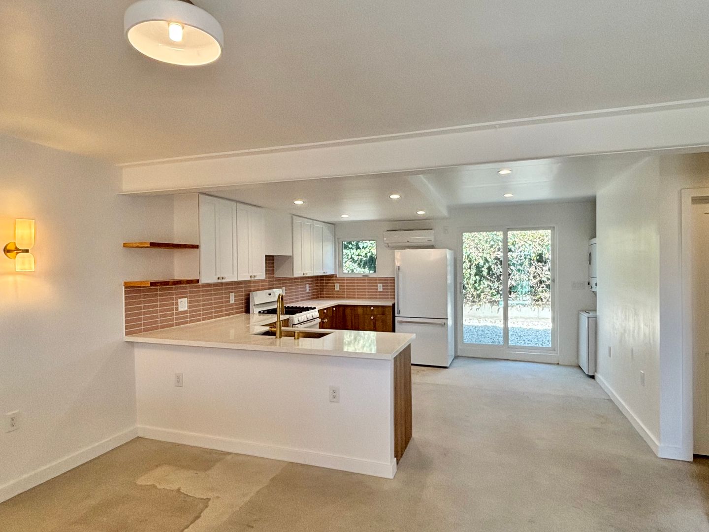 Los Angeles Apartment: 4941 York Blvd