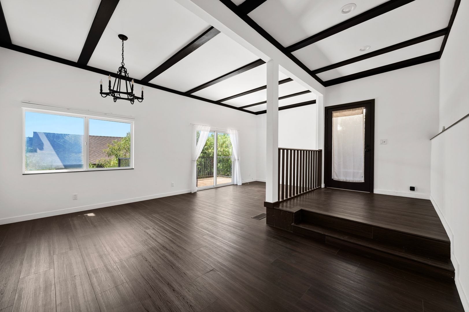 Los Angeles Apartment: 1915 Apex Ave