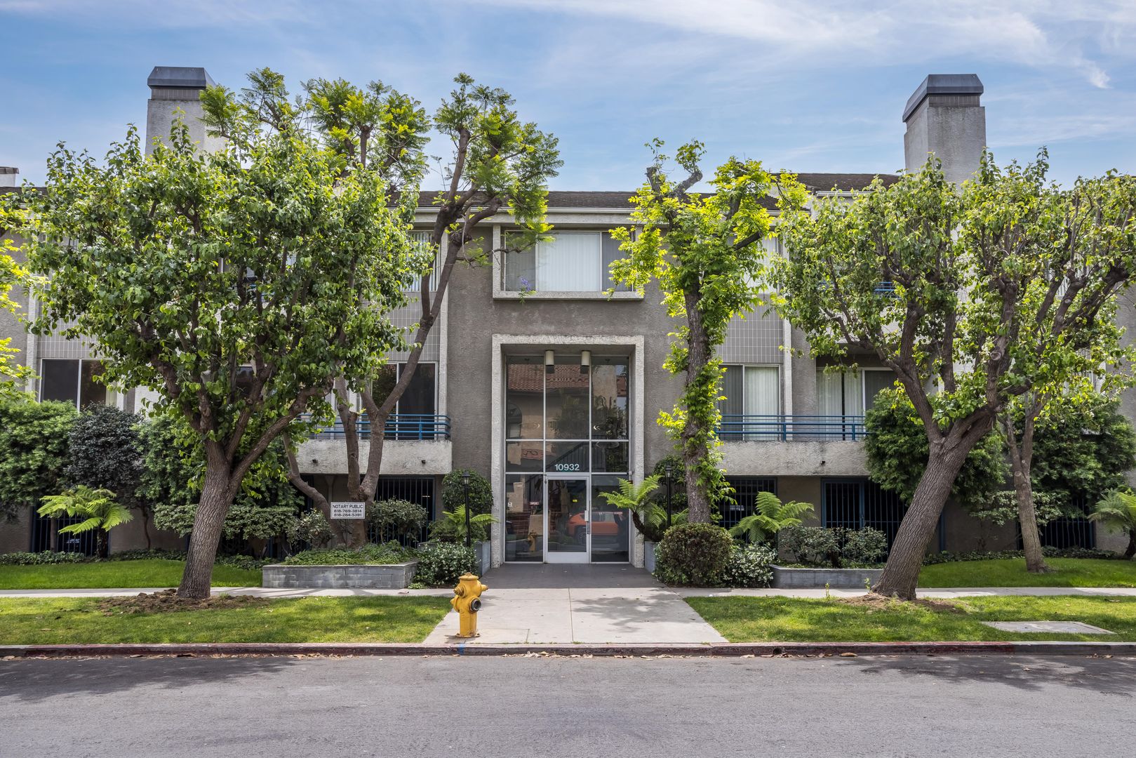 North Hollywood Apartment: 10932 Morrison St