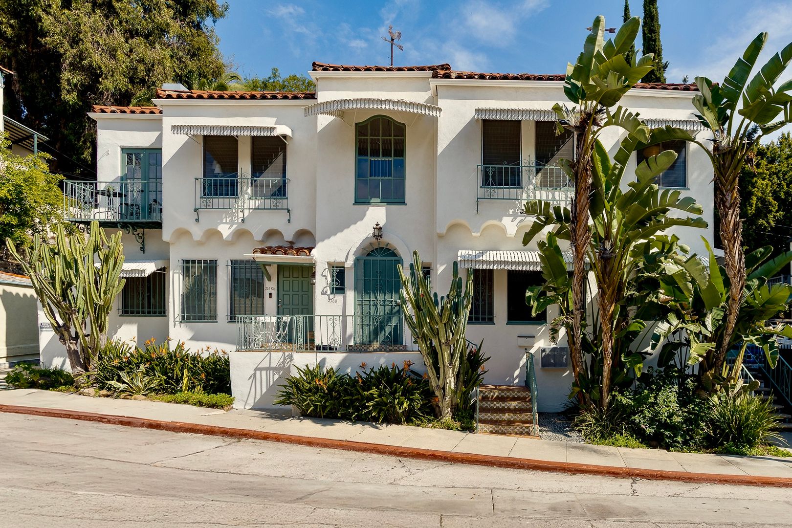 Los Angeles Condo: 2166 Beachwood Terrace