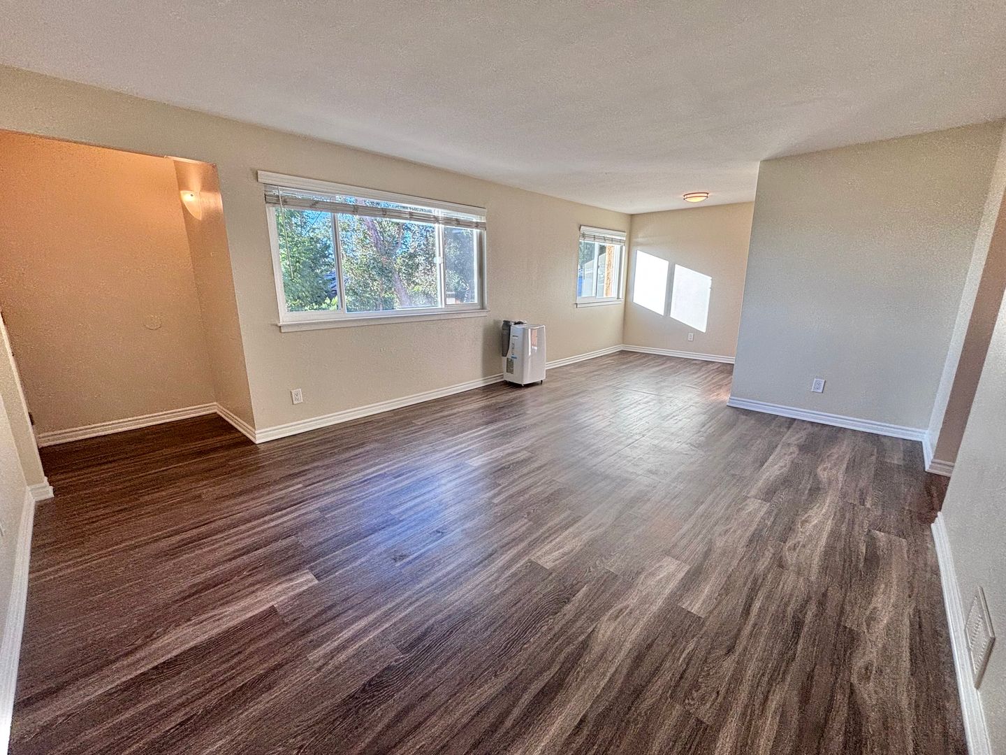 Los Angeles Apartment: 1800 N Alvarado St