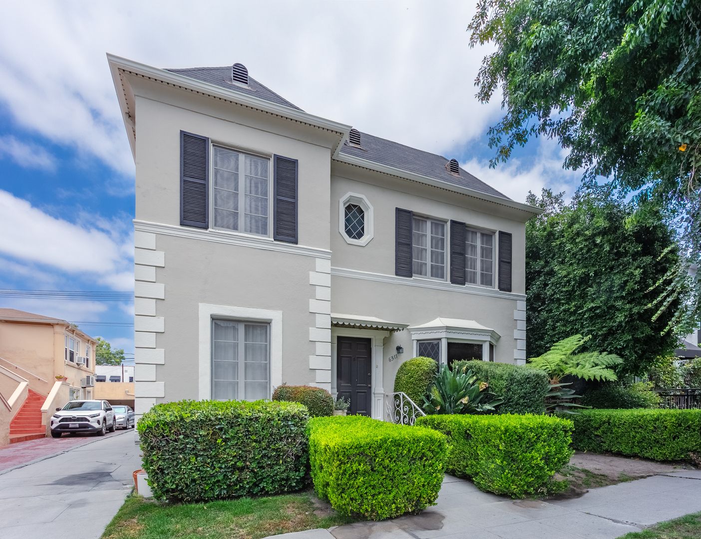 Los Angeles Apartment: 6313 Orange St