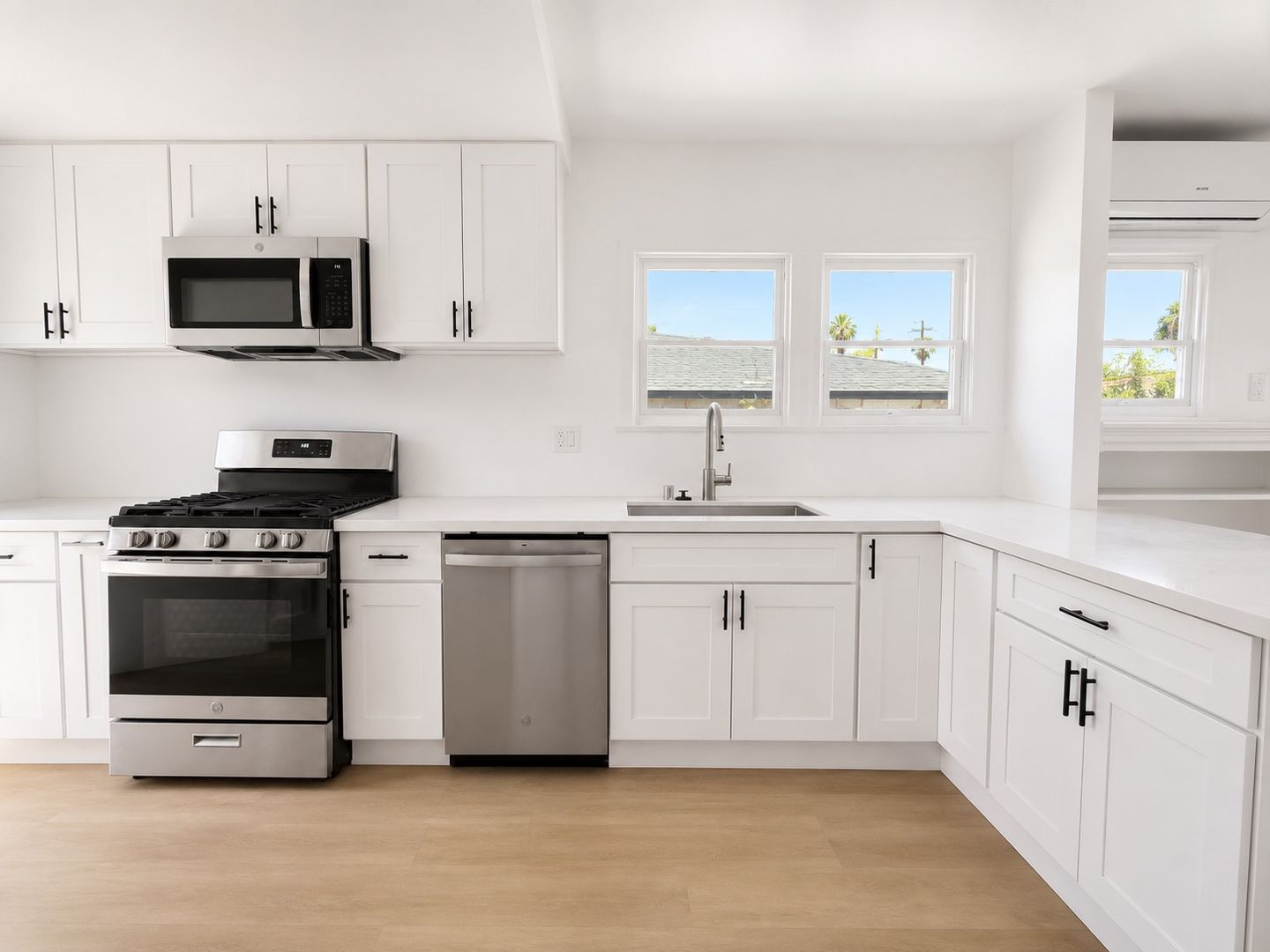 Los Angeles Apartment: 3007 Dalton Ave.
