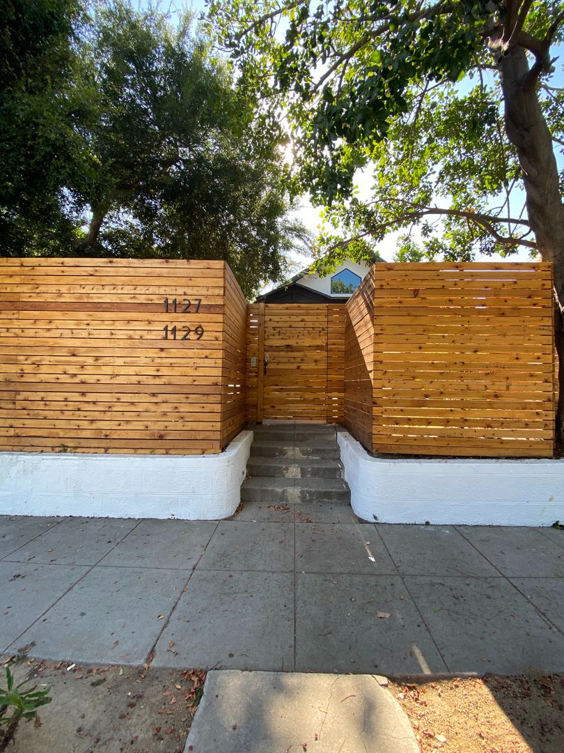 Los Angeles Apartment: 1127 N Westmoreland Ave