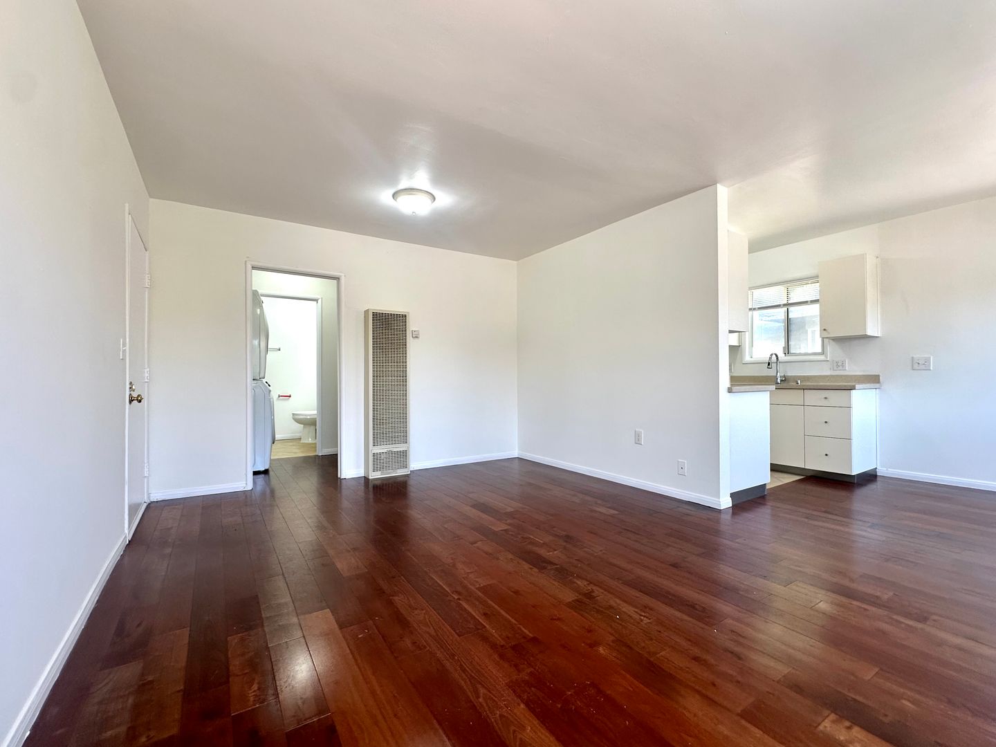 Inglewood Apartment: 917 N Cedar St