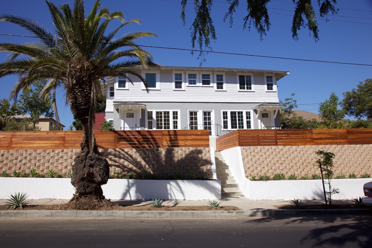 Los Angeles Apartment: 1433 Talmadge St