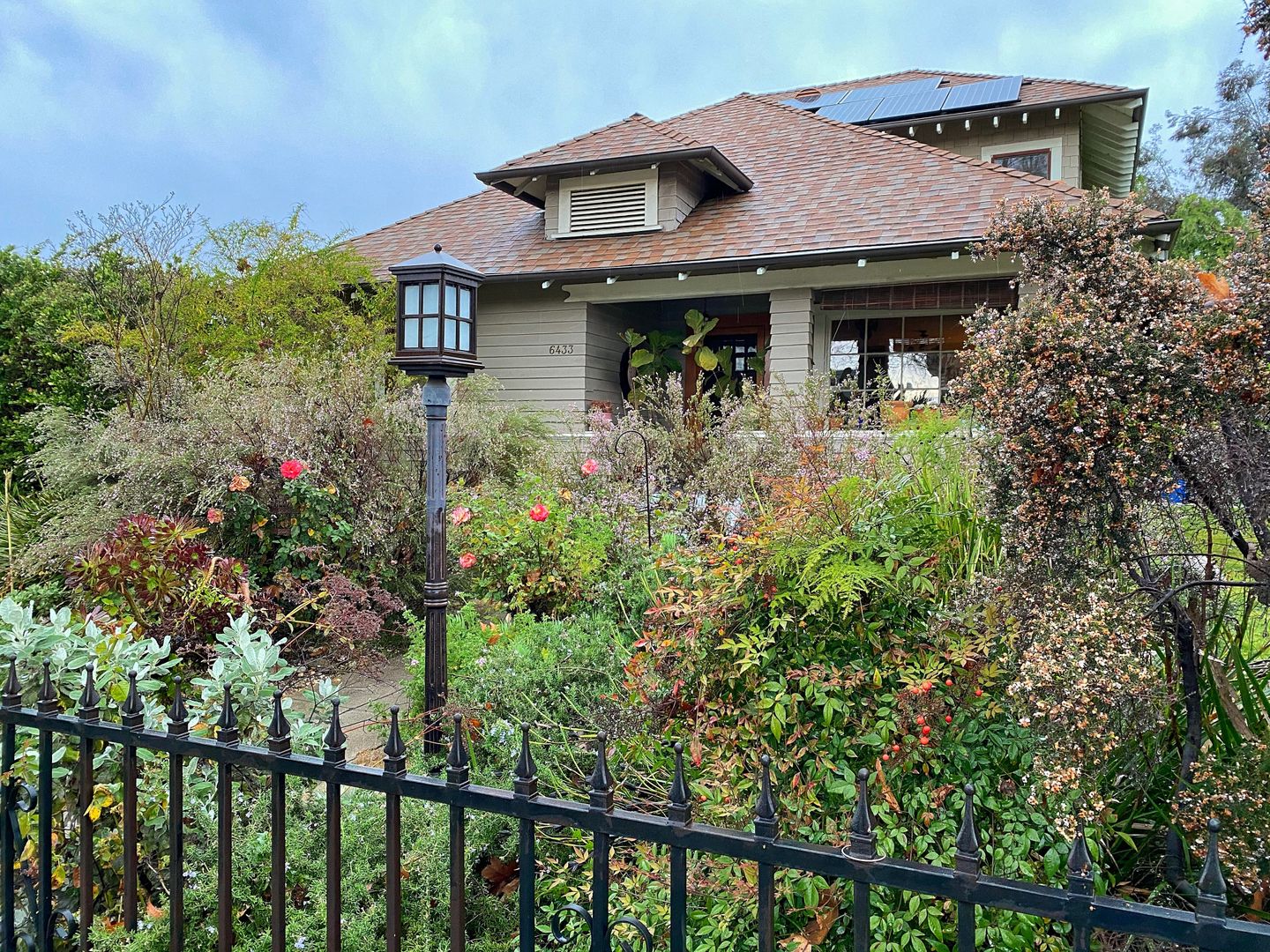 Los Angeles Apartment: 6433 Crescent St
