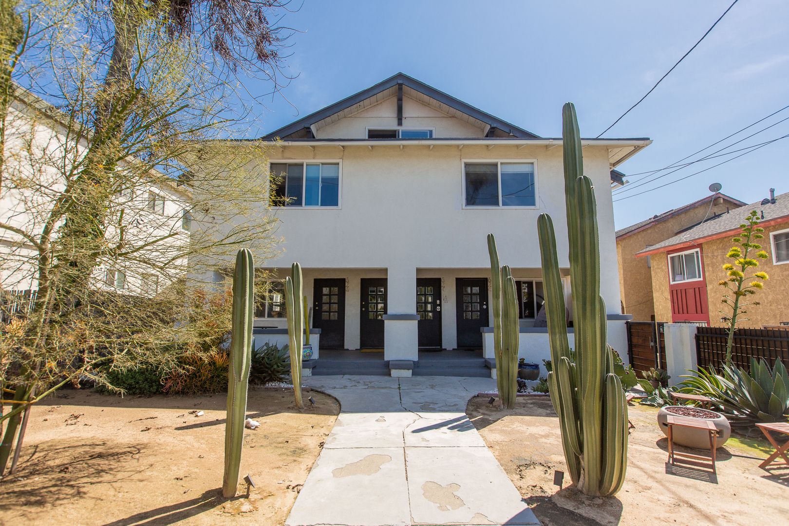 Los Angeles Apartment: 626 Benton Way