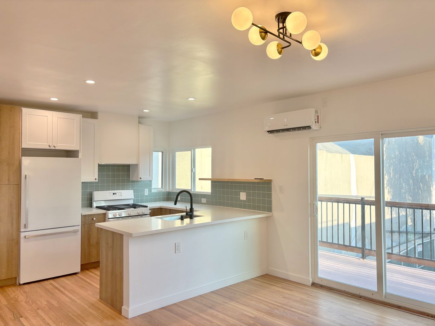 Los Angeles Apartment: 4941 York Blvd